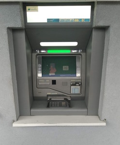 Przytoczno obraz przedstawia bankomat