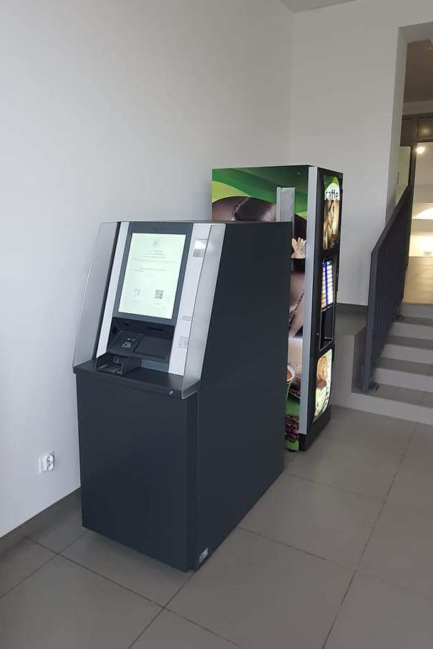 SPZOZ w Łukowie obraz przedstawia bankomat